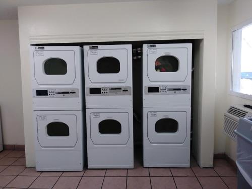 InTown Suites Extended Stay Albuquerque - photo 11