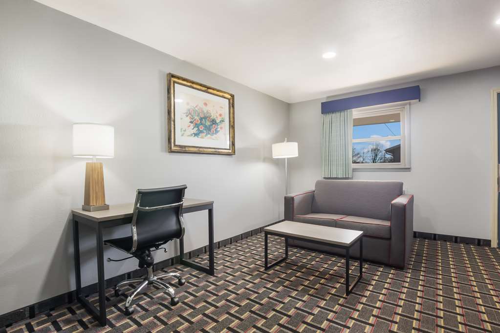 Knights Inn and Suites Salem - photo 12