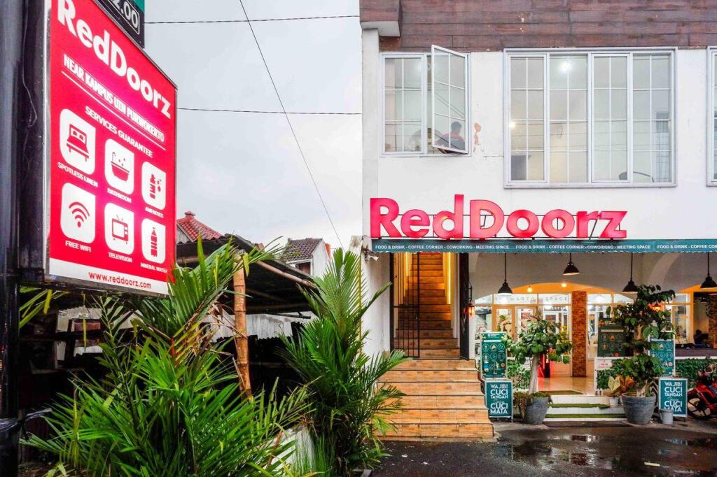 RedDoorz near Rita Super Mall Purwokerto in Purwokerto, Indonesia