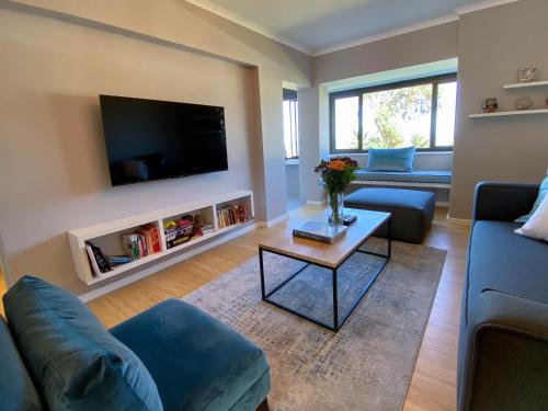 Sundrenched 2 bed 2 bath apartment sea views