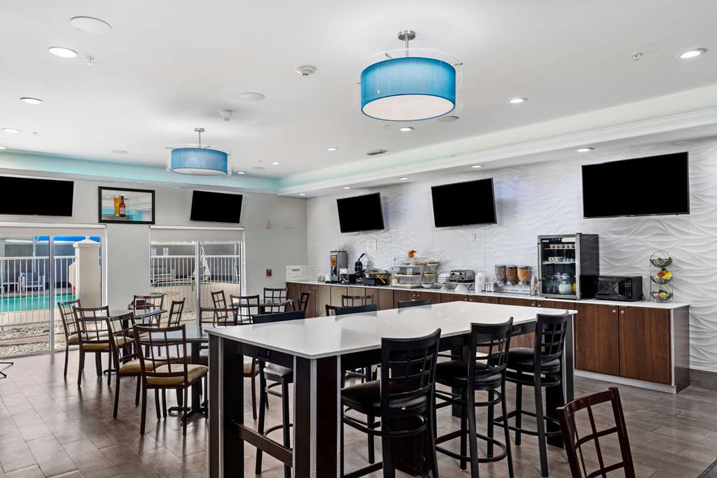 La Quinta Inn & Suites by Wyndham Raymondville - photo 30