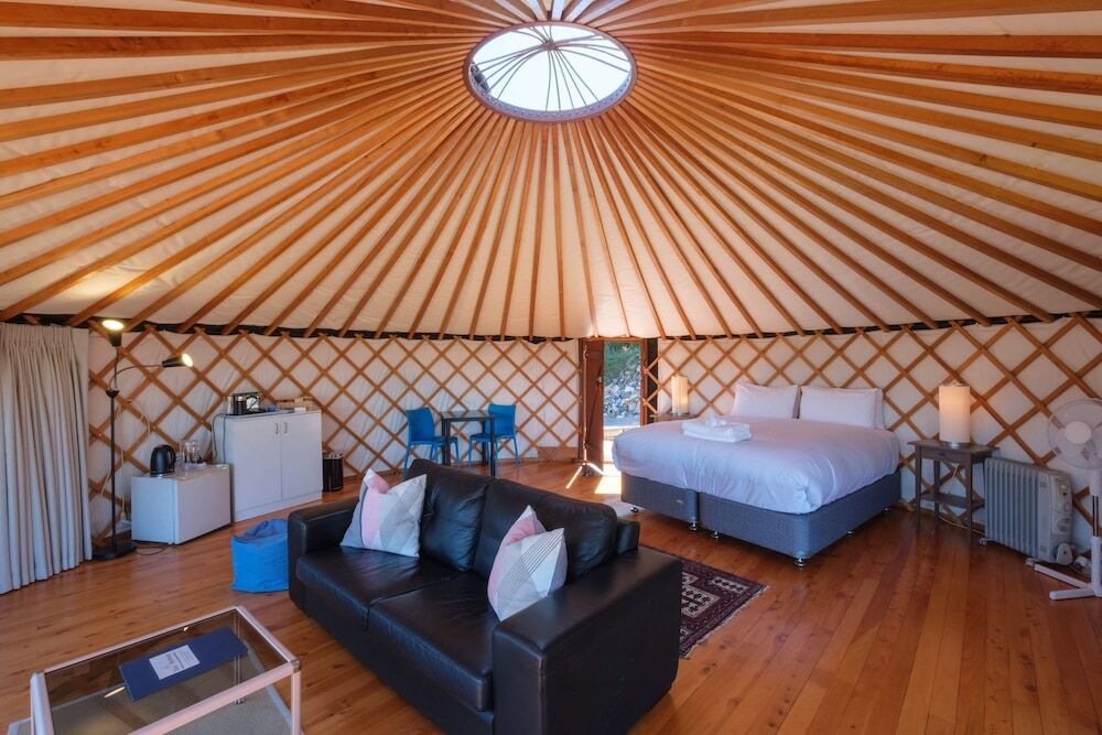Awaawa Yurts Tāne - carbon neutral hotel in Unknown City