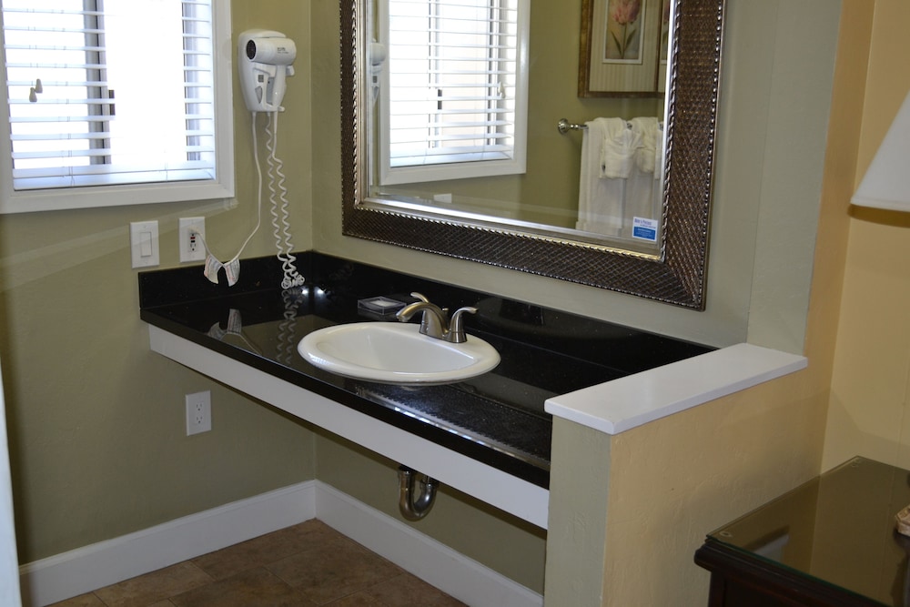 Monterey Peninsula Inn - photo 28