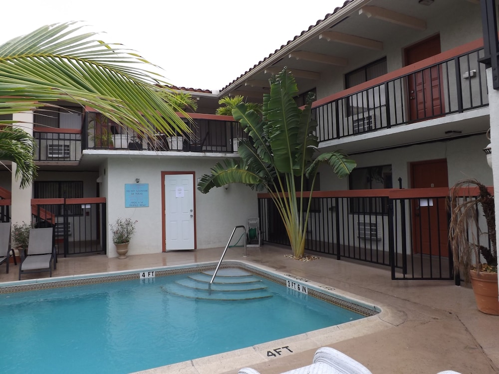 Palm Breeze Hotel - photo 35