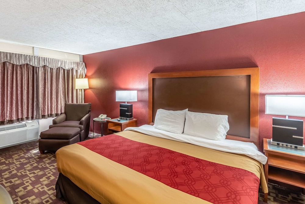 Econo Lodge - photo 19