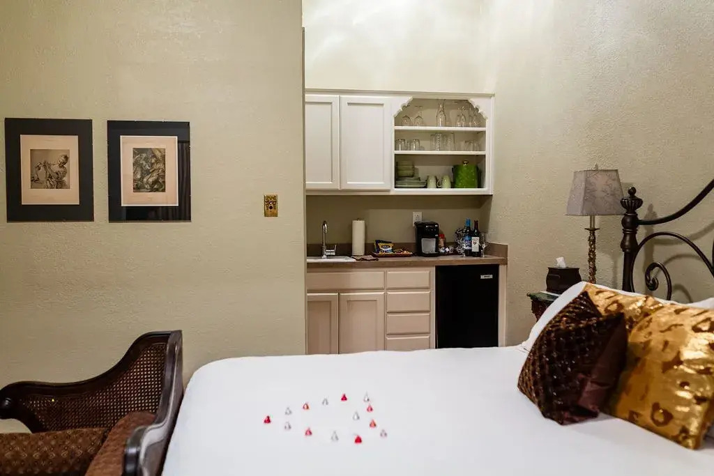 Courthouse Suites - photo 11