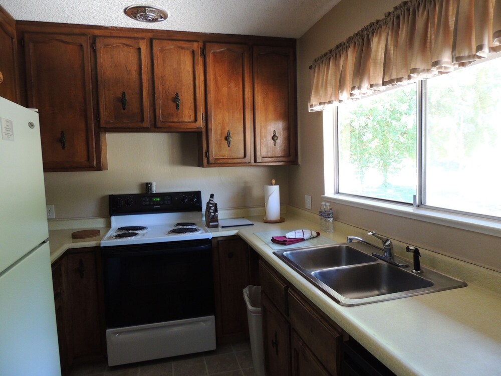 Indian Creek Lodge - photo 18