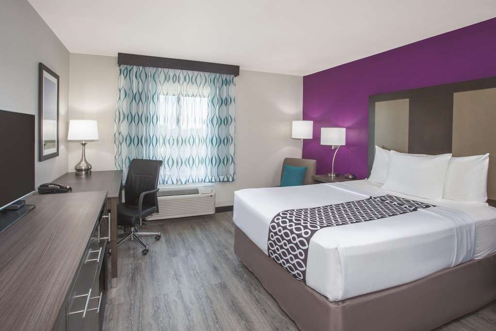 La Quinta Inn & Suites by Wyndham Effingham - photo 17