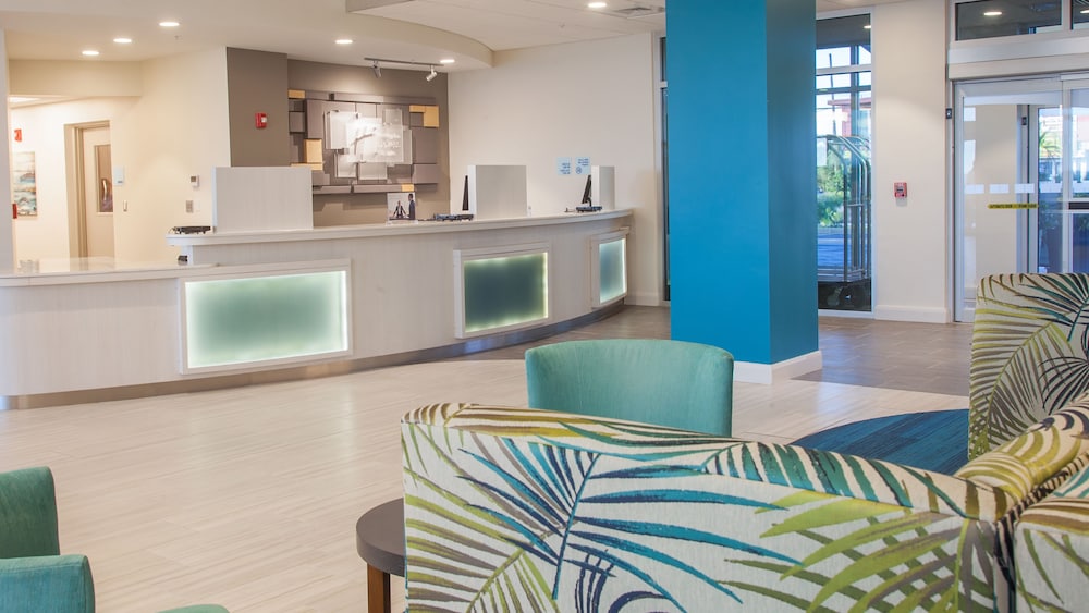Holiday Inn Express & Suites Panama City Beach Beachfront by IHG - photo 3