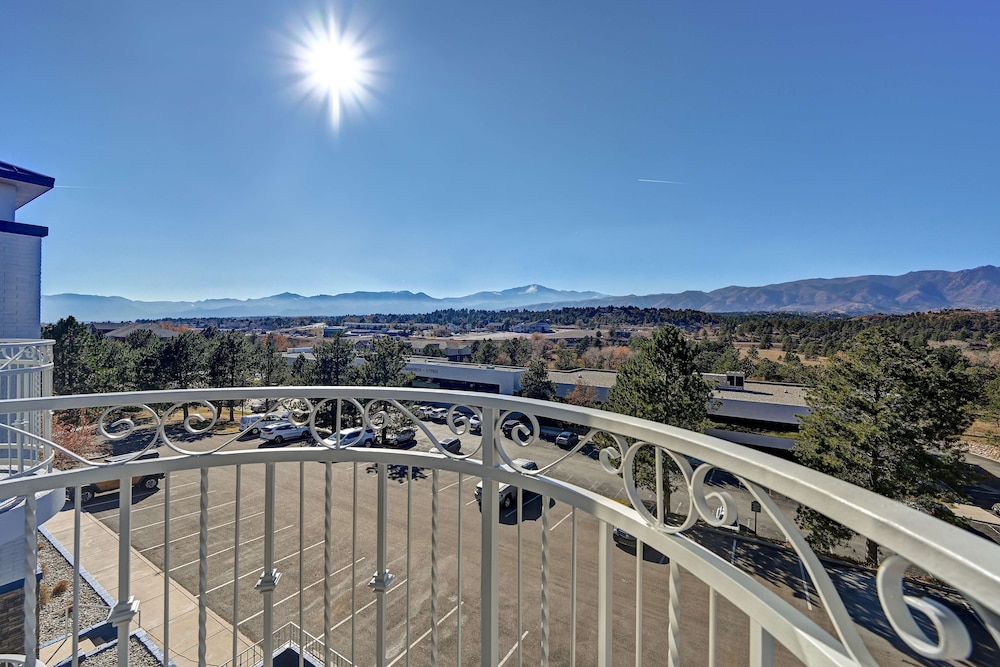 Embassy Suites by Hilton Colorado Springs - photo 18