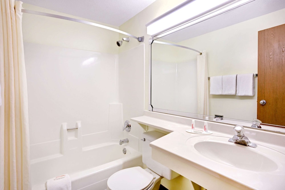 Super 8 by Wyndham Aberdeen East - photo 10