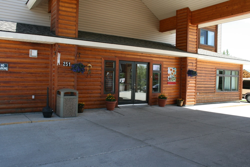 Yellowstone Lodge - photo 30