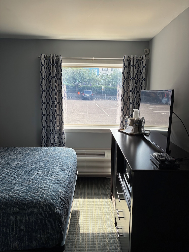 Mainstay Inn - photo 8