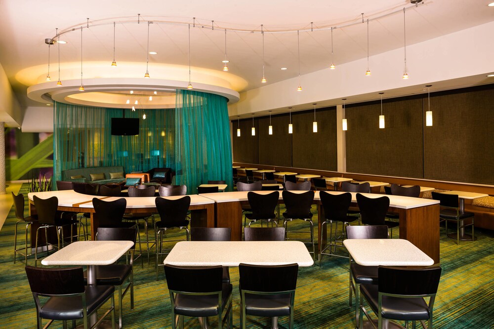 SpringHill Suites New York LaGuardia Airport - photo 14