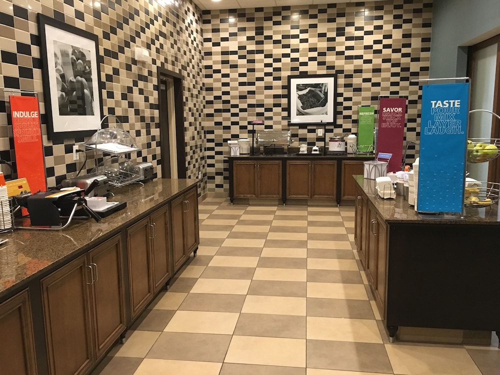 Hampton Inn & Suites Tampa Northwest Oldsmar - photo 36