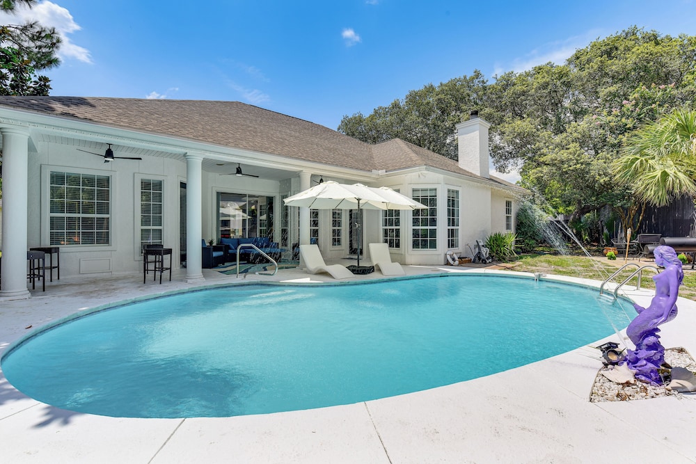2 Mi to Beach: Luxe PCB Escape w Outdoor Space