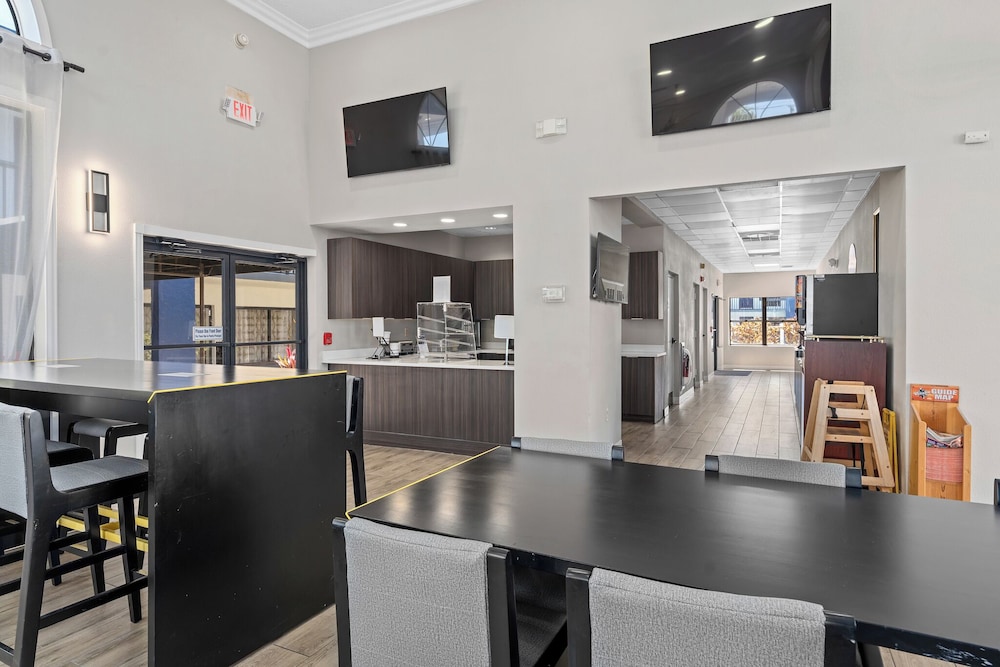 Baymont by Wyndham Orlando East - photo 37