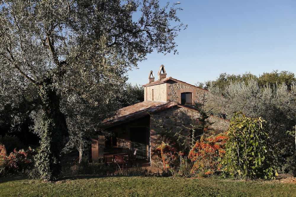 Agriturismo Walden — 4-Star Luxury Hotel in Ficulle, Italy