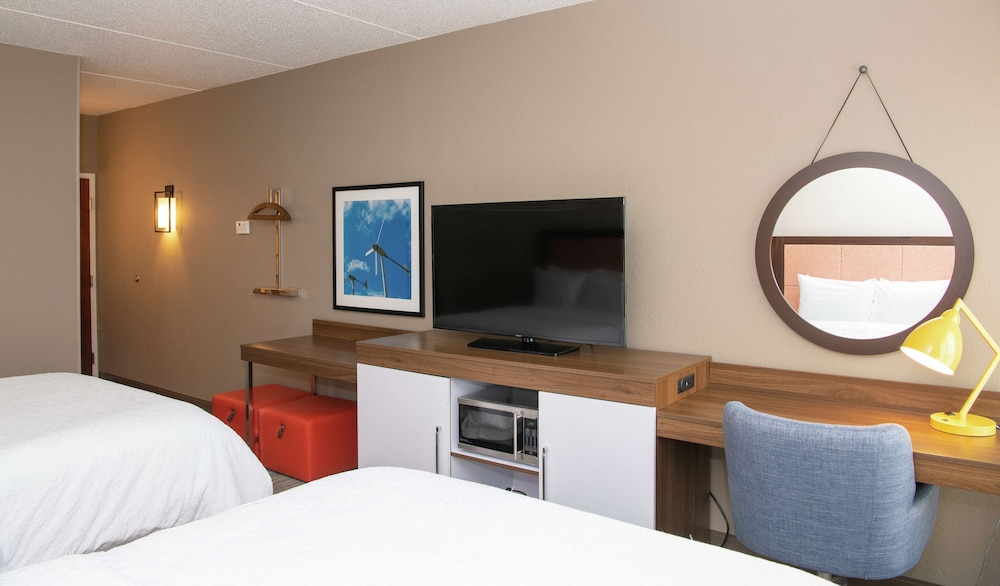 Hampton Inn Erie South - photo 6