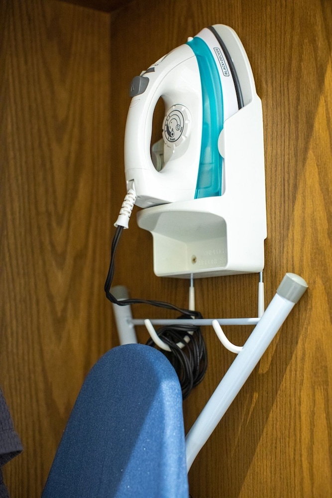 Iron/ironing board