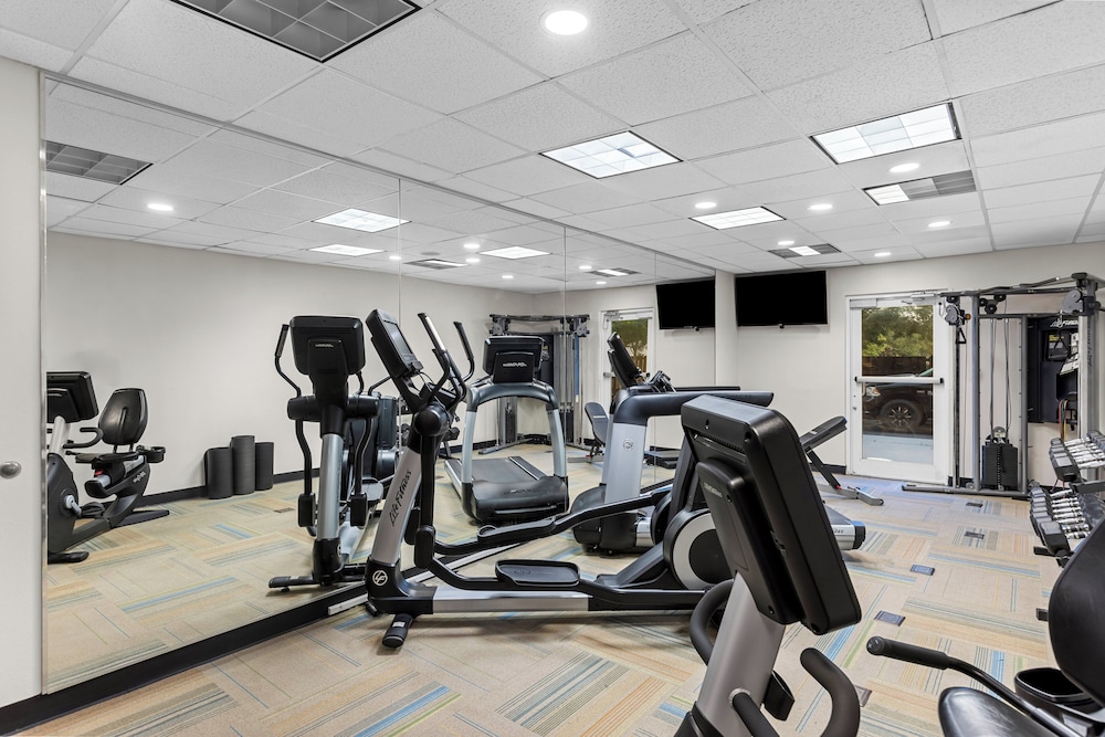 Holiday Inn Express and Suites Savannah Midtown by IHG - photo 18