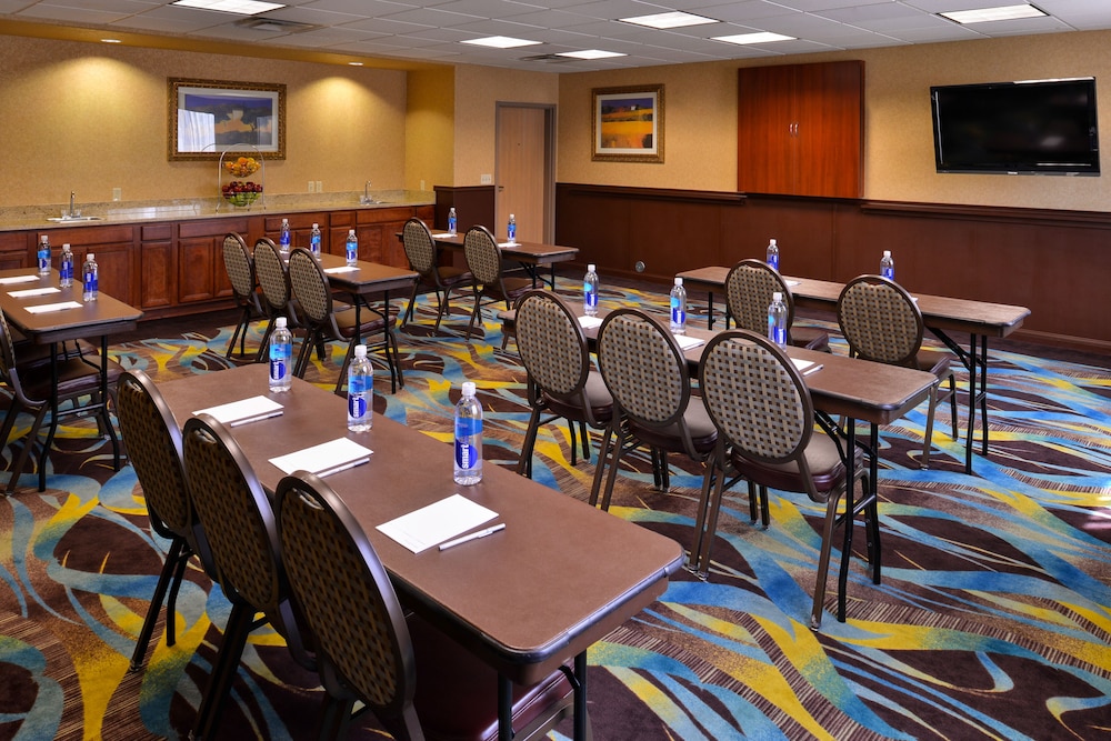 Hampton Inn & Suites Ontario - photo 47