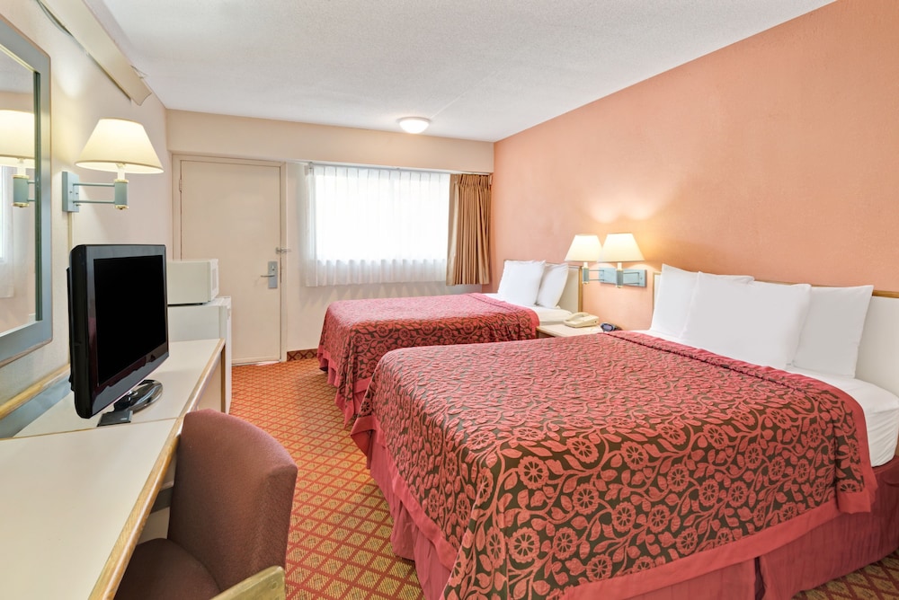 Days Inn by Wyndham Overland Park Metcalf Convention Center - photo 8