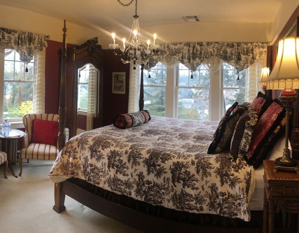The Inn on Knowles Hill Bed & Breakfast Hotel - photo 9