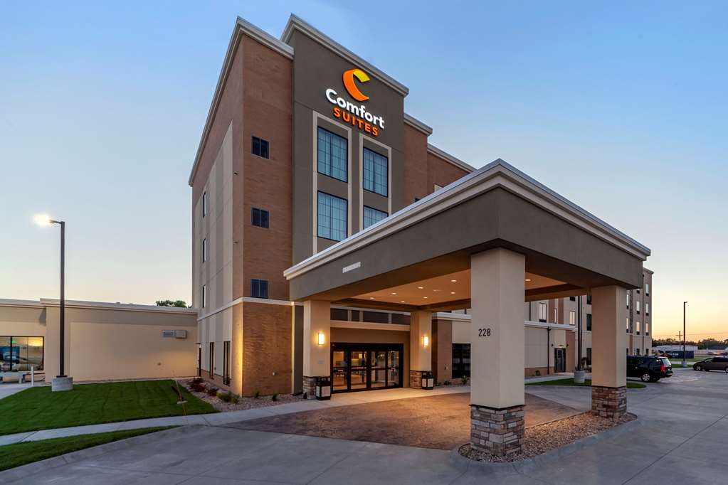 Comfort Suites Grand Island South - photo 32