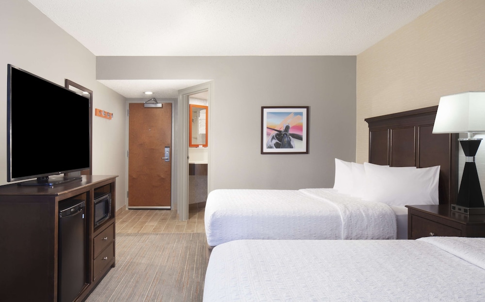 Hampton Inn Evansville - photo 8