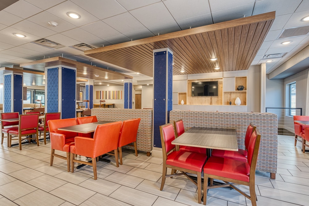 Holiday Inn Express & Suites Manitou Springs by IHG - photo 51