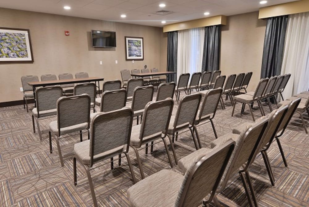 Hampton Inn & Suites Chippewa Falls - photo 39