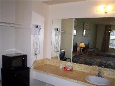 Somerville Inn & Suites - photo 18