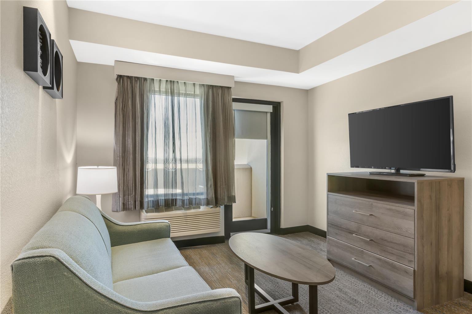 Super 8 by Wyndham Greensboro Coliseum Conv. - photo 58