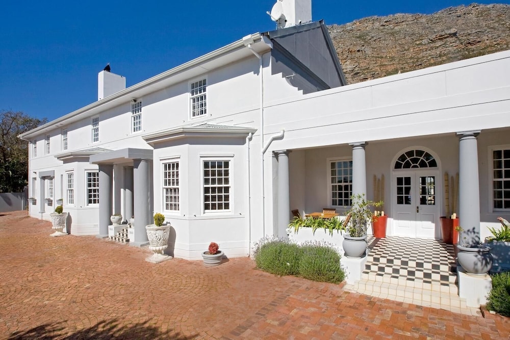 Capeblue Manor House — 4-Star Luxury Hotel in Cape Town, South Africa