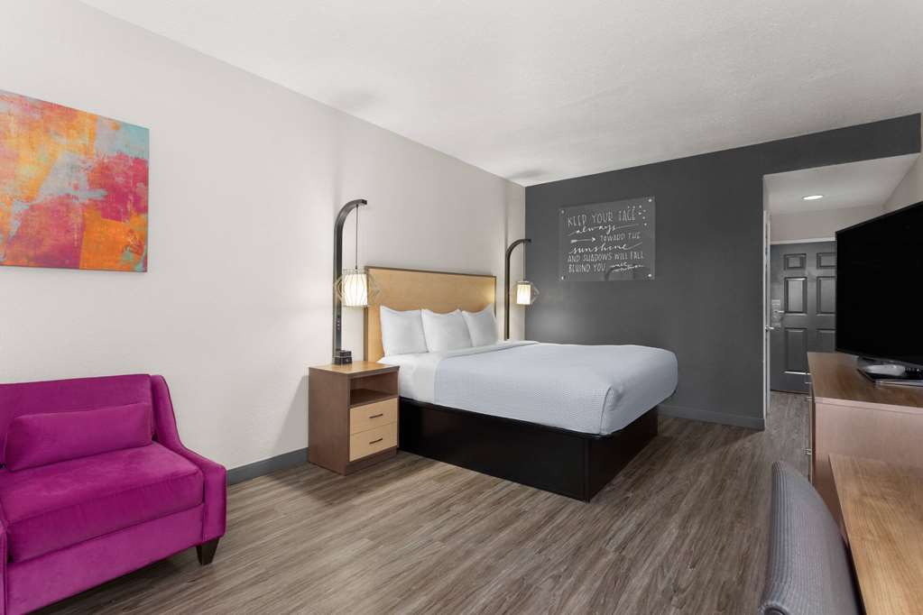 La Quinta Inn & Suites by Wyndham Ft. Pierce - photo 14