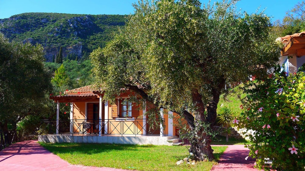 Archontiko Villas — 4-Star Luxury Hotel in Zakynthos, Greece