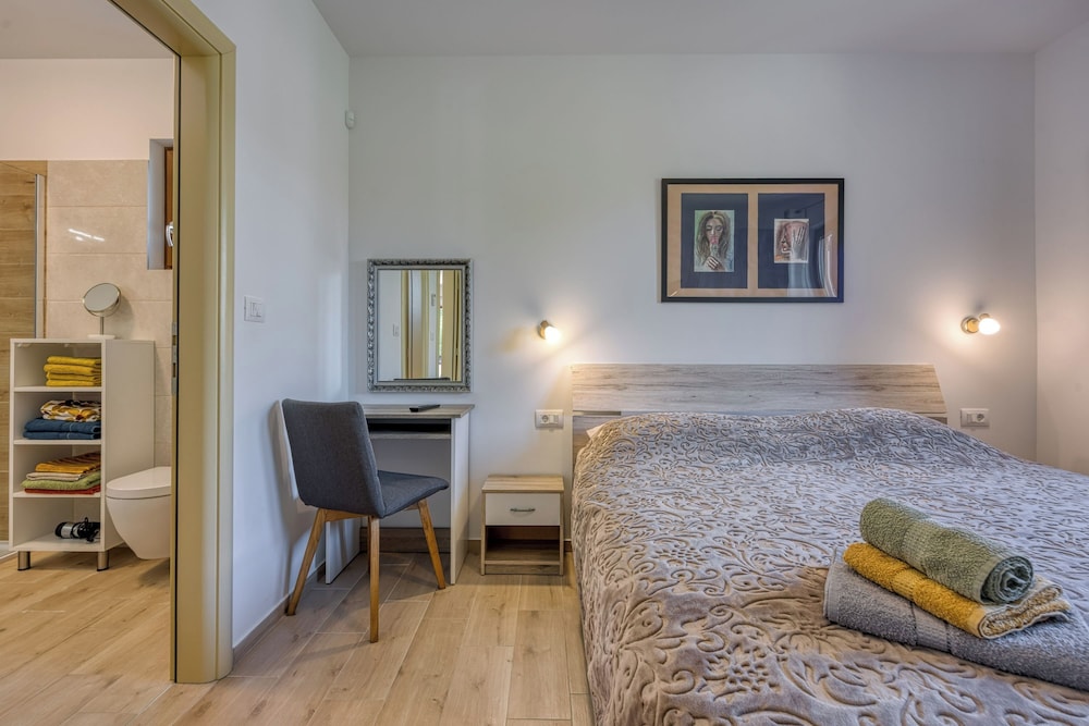 Pool and Fun Villa Stella Klarici — 4-Star Luxury Hotel in Svetvincenat, Croatia