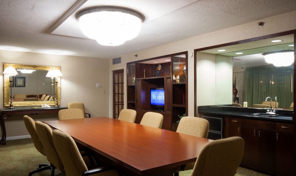 Crowne Plaza Hotel Hickory by IHG - photo 21