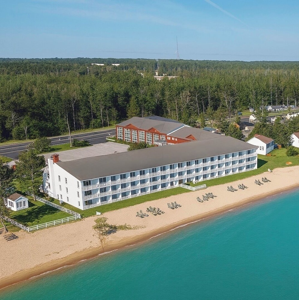 Bridge Vista Beach Hotel Convention Center — Mackinaw