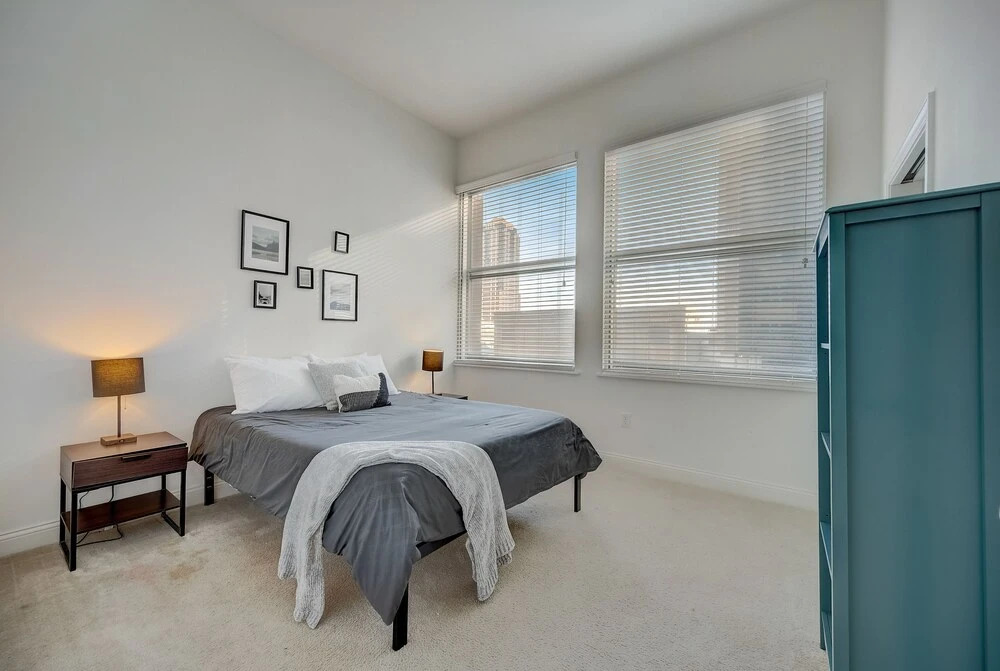 Frontdesk Penn Street Tower Apts Downtown Indy - photo 3