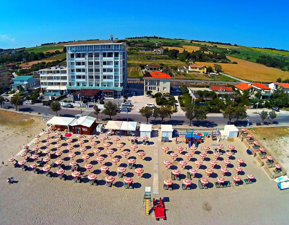 Hotel Atlantic — hotel in Senigallia