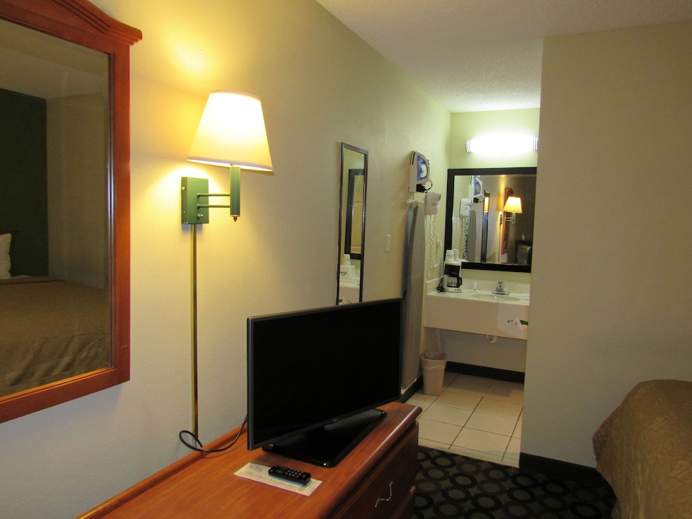Economy Inn - photo 20