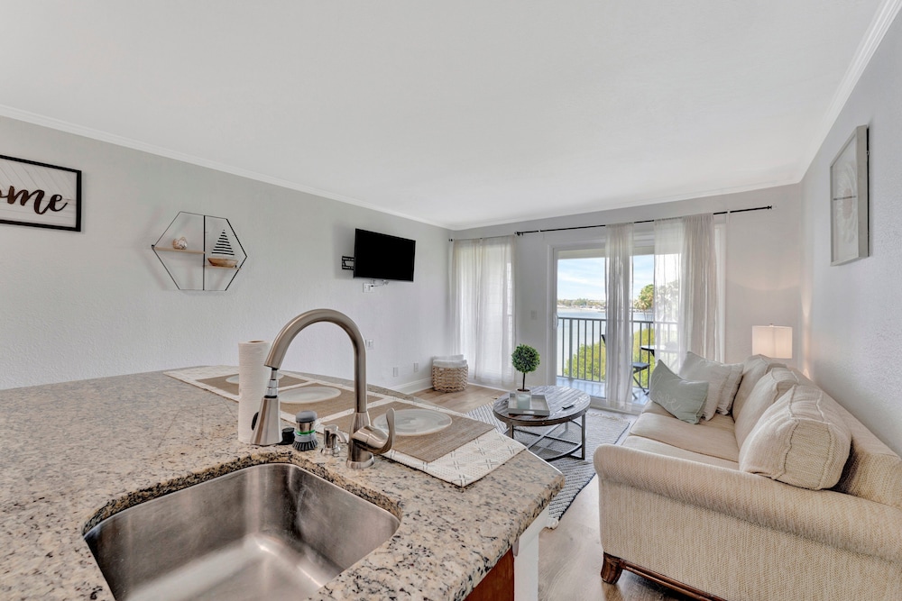 Seaside Luxury Oasis with balcony - photo 34