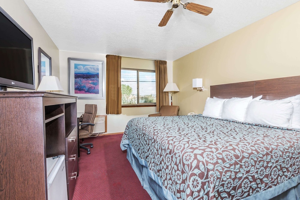 Days Inn by Wyndham Pueblo - photo 5