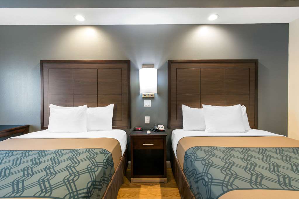 Econo Lodge Inn & Suites Houston Willowbrook - photo 7