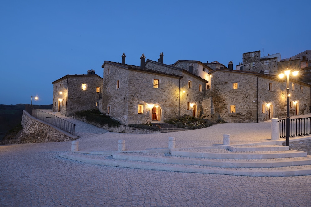 Borgotufi Albergo Diffuso - last minute hotel in Castel Del Giudice