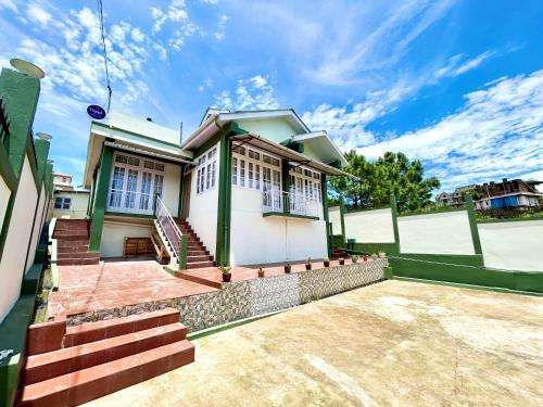 Yepplo Holiday Home Complimentary Breakfast 24 hrs Caretaker & Power Backup — 4-Star Luxury Hotel in Shillong, India