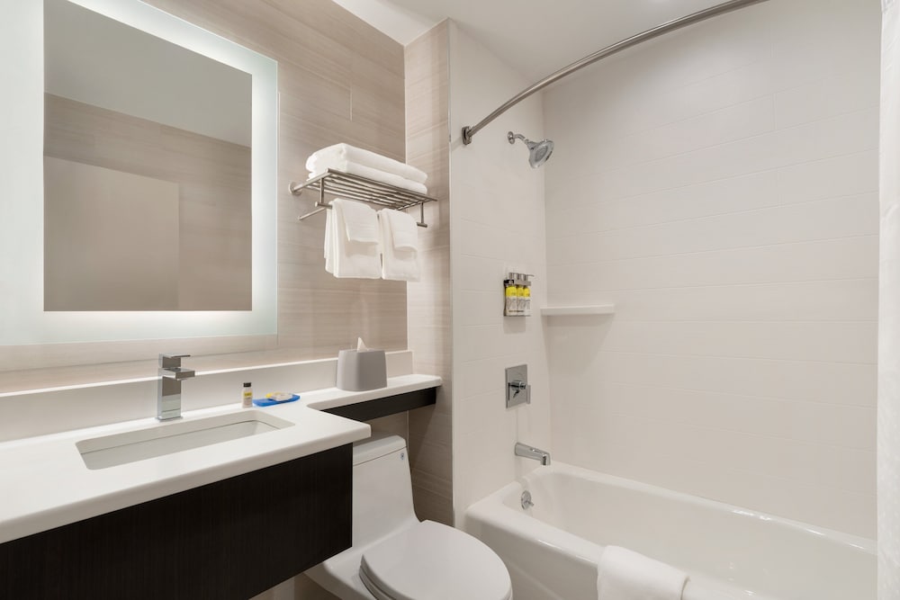 Holiday Inn Express Jamaica JFK AirTrain NYC by IHG - photo 17