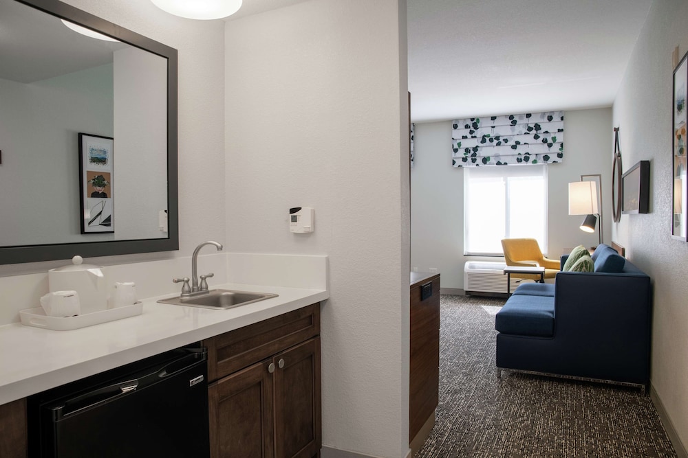 Hampton Inn & Suites Los Angeles Sherman Oaks - photo 33
